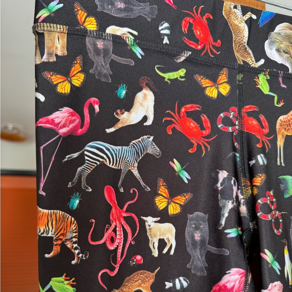 Terez Animal Print Capri Leggings - Picture 2 of 3